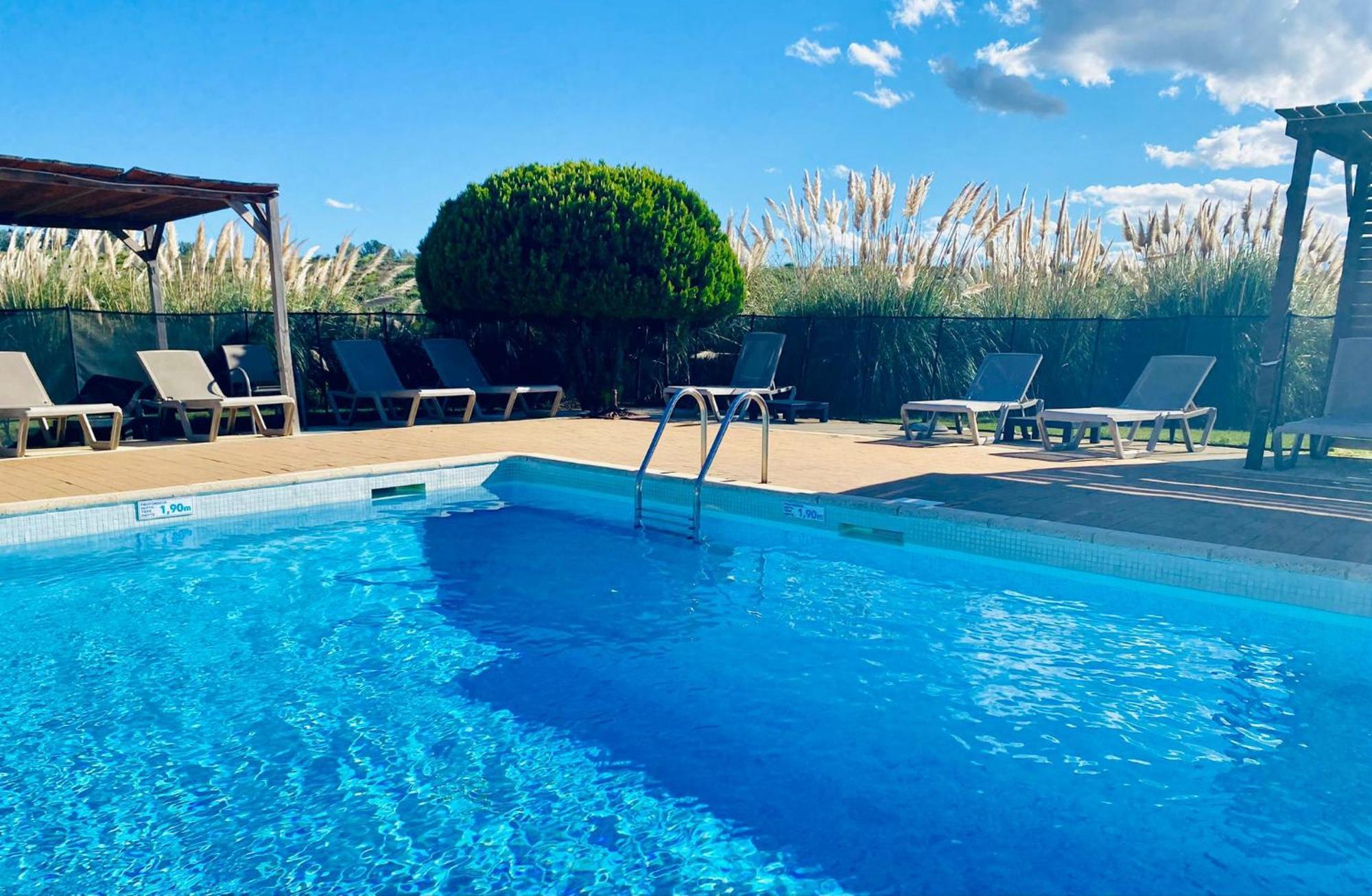 Hotel Le Mas Des Ponts D'Arles Bagian luar foto