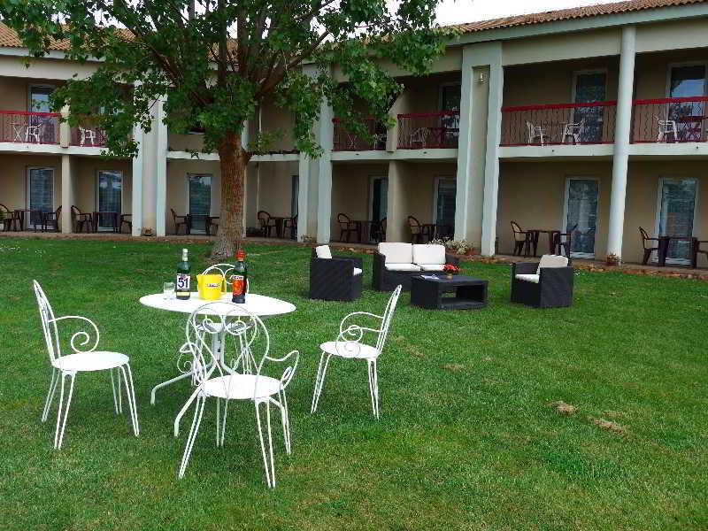 Hotel Le Mas Des Ponts D'Arles Bagian luar foto